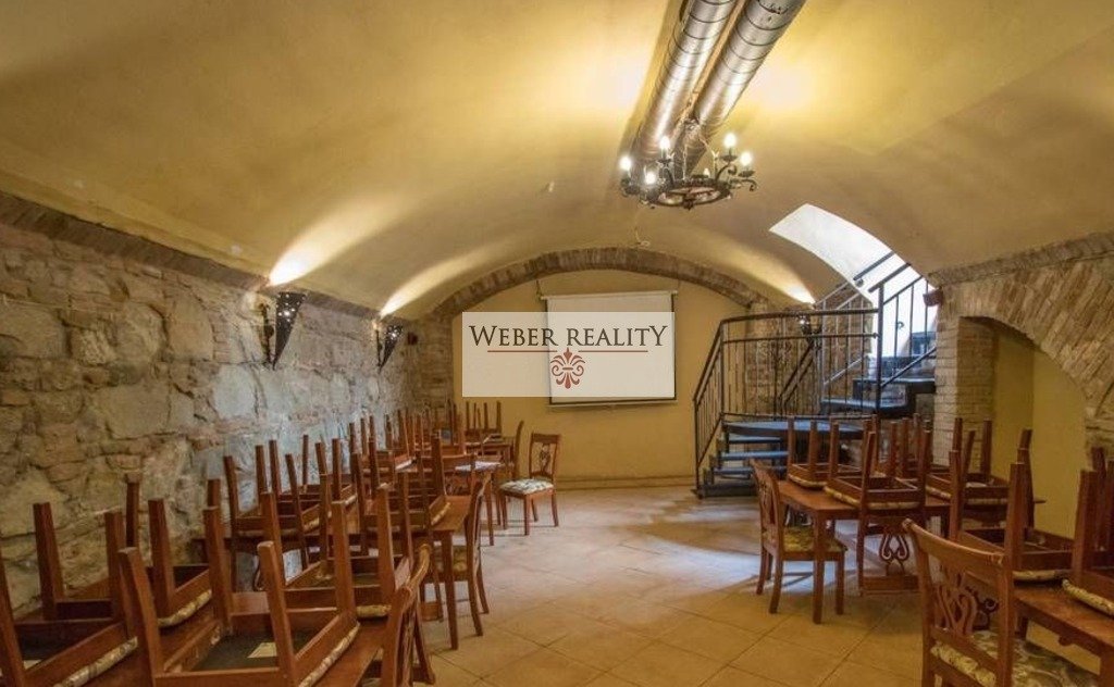 WEBER REALITY Reštaurácia, Vináreň alebo PizzaBar priamo v centre KOZIA ul., 102 m2 s oknami a vstupom z ulice