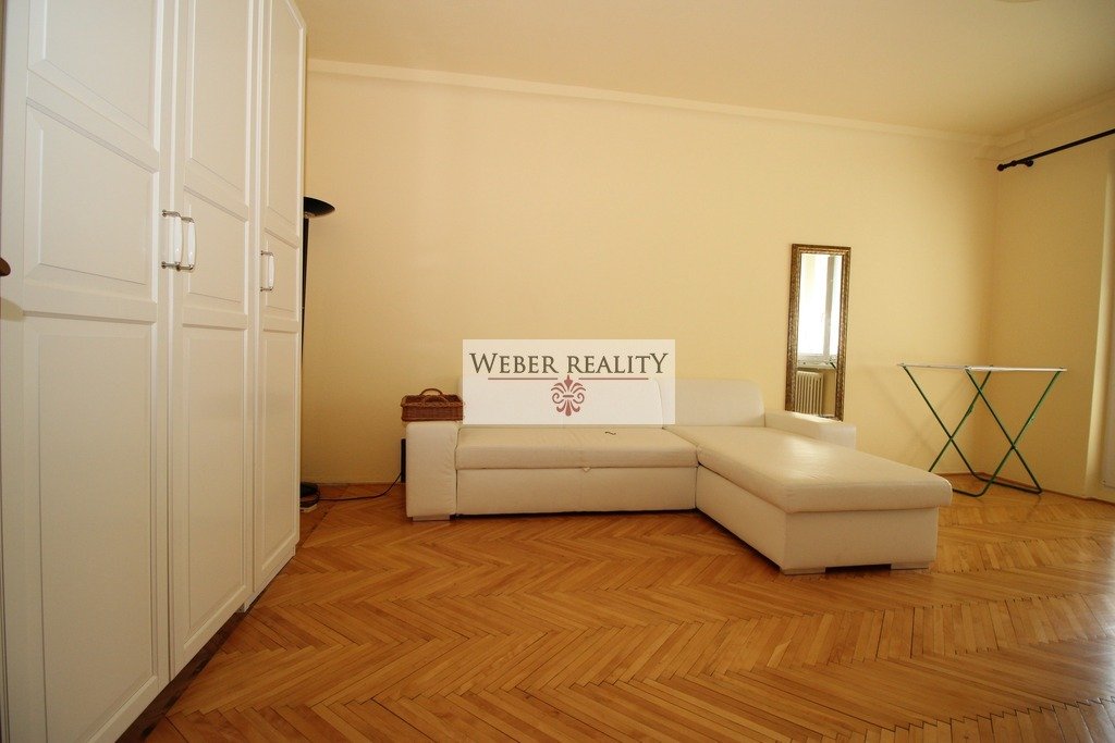 WEBER REALITY 1,5 izb. zariadený byt v Ružinove s loggiou po rekonštrukcii, pekný