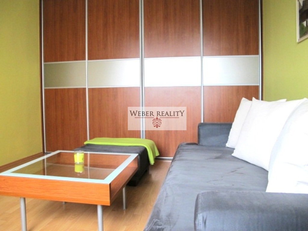 WEBER REALITY 1-izb.kompletne zariadený pekný byt v Senci (Košická ul.) s loggiou, úložným priestorom