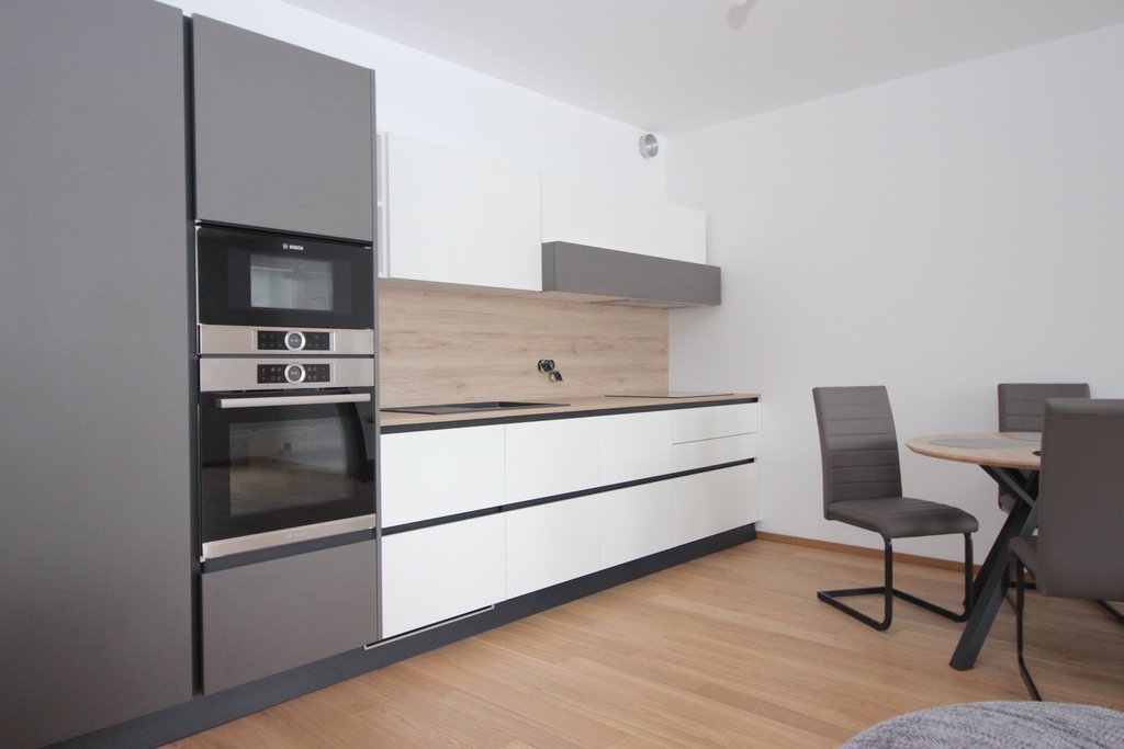 3-izb.čiast. zariadený nový byt v dome NIDO oproti klientskemu centru Tomašíková ul. pekný