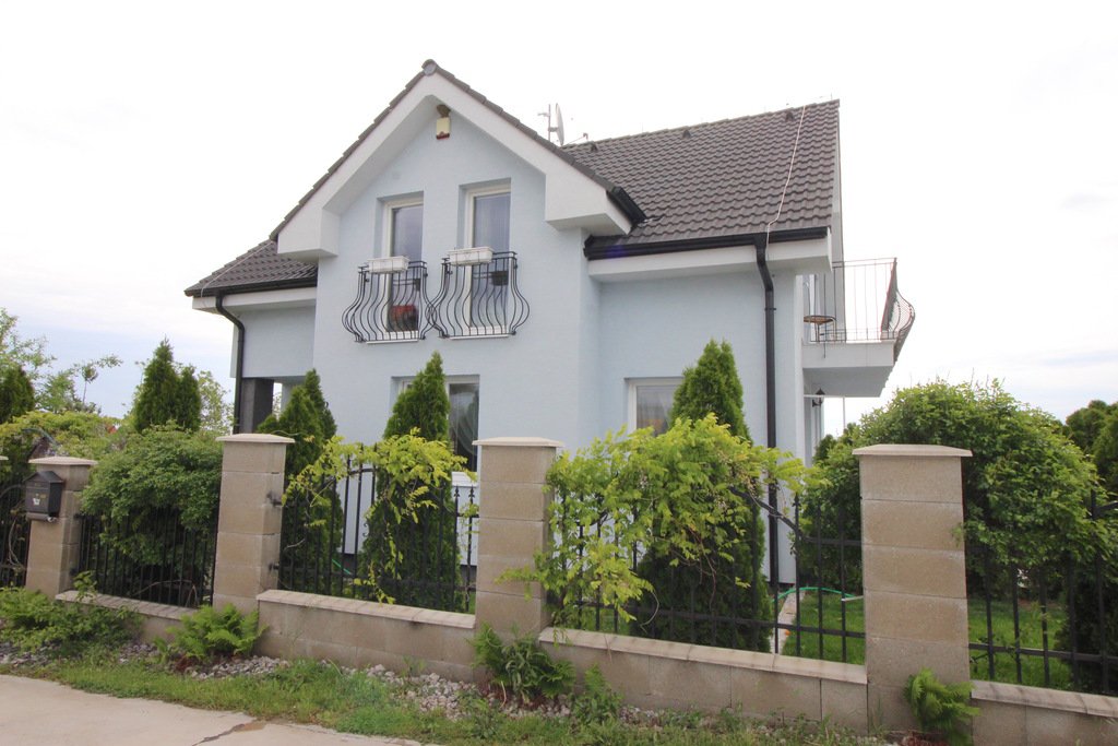 Predáme 4-izbový Rodinný dom - novostavbu v Šenkviciach so záhradou a bazénom v uzavretej štvrti