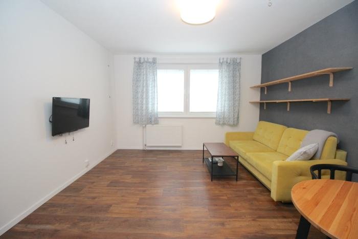 Predáme 1-izb.prerobený na 2-izb.byt v Lamači na Bakošovej ul. s orientáciou na dve sv.strany, 43 m2